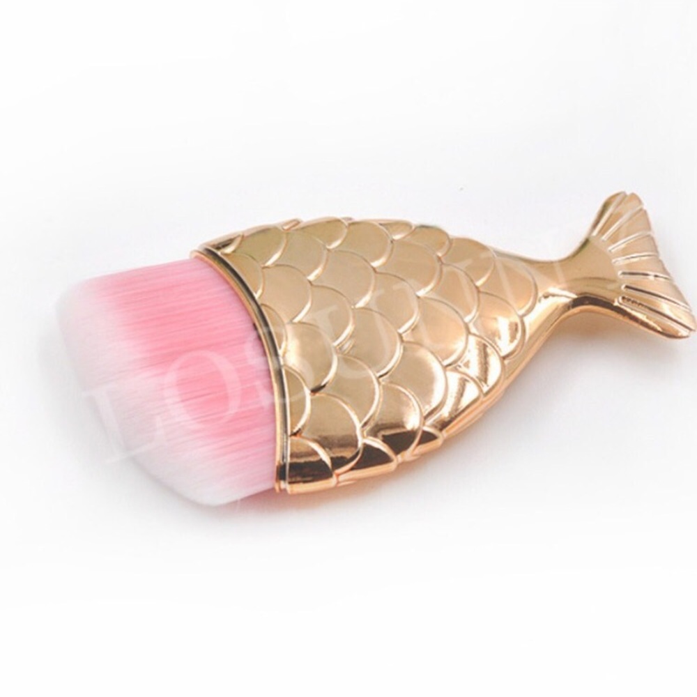 🧜‍♀️ Mermaid Tail Makeup Contouring Brush Gold